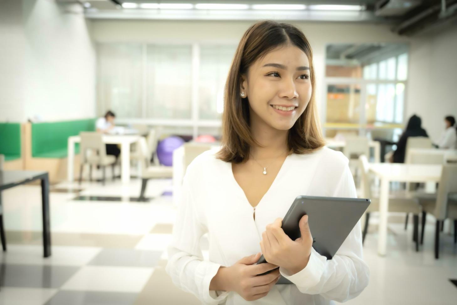 Techniques professionnelles de manucure en cours d'apprentissage